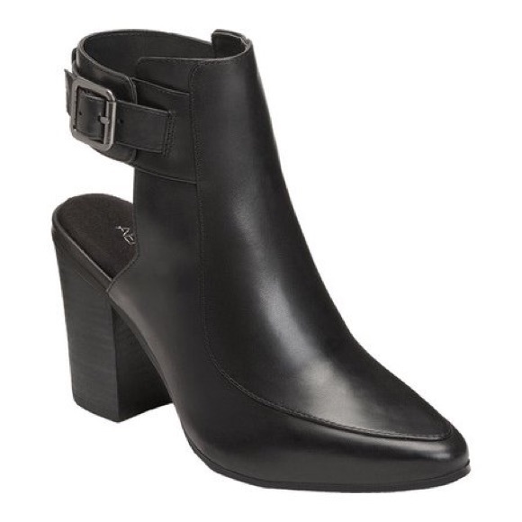 Shoes - Aerosoles black bootie.